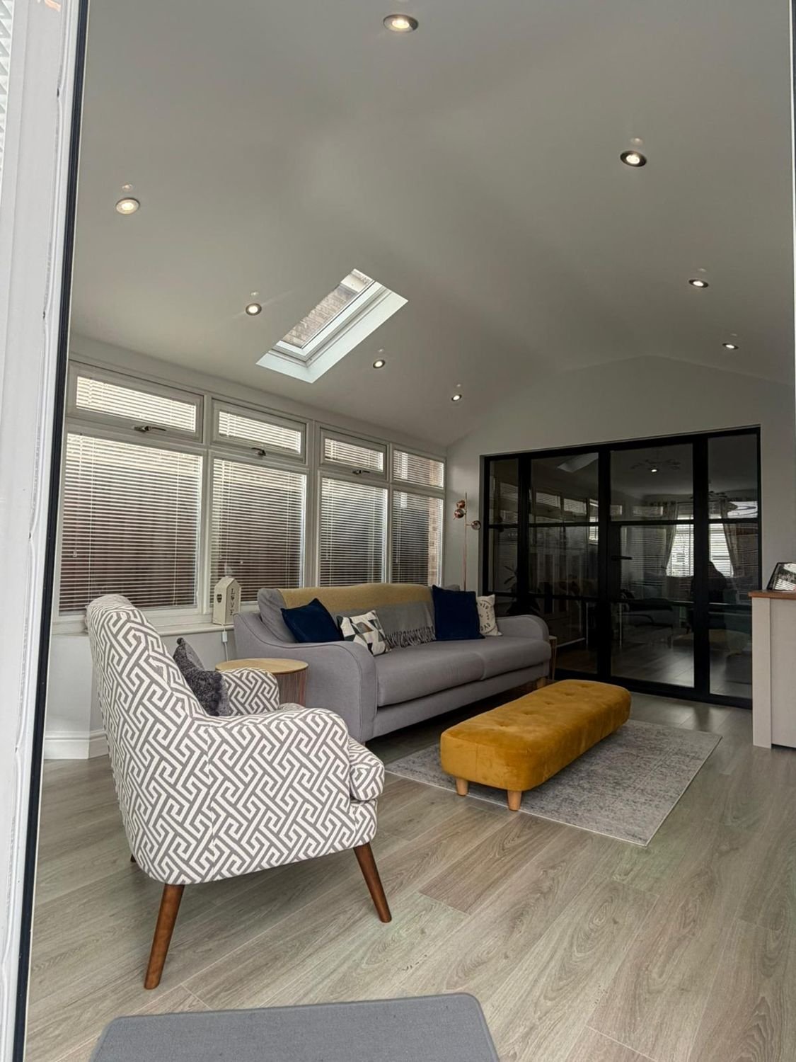 Open-plan through to the kitchen